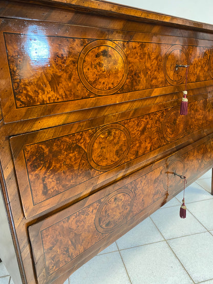 Cassettone Luigi XVI Lombardia XVIII secolo . Restaurato