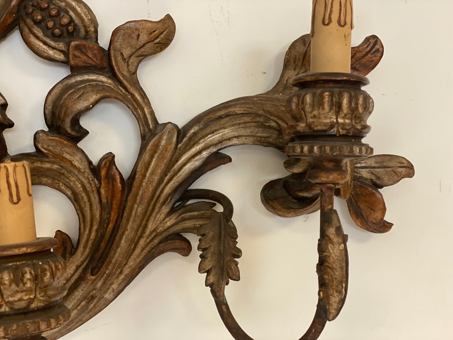 Candeliere applique da muro in legno intagliato e argentato .  Metà 800