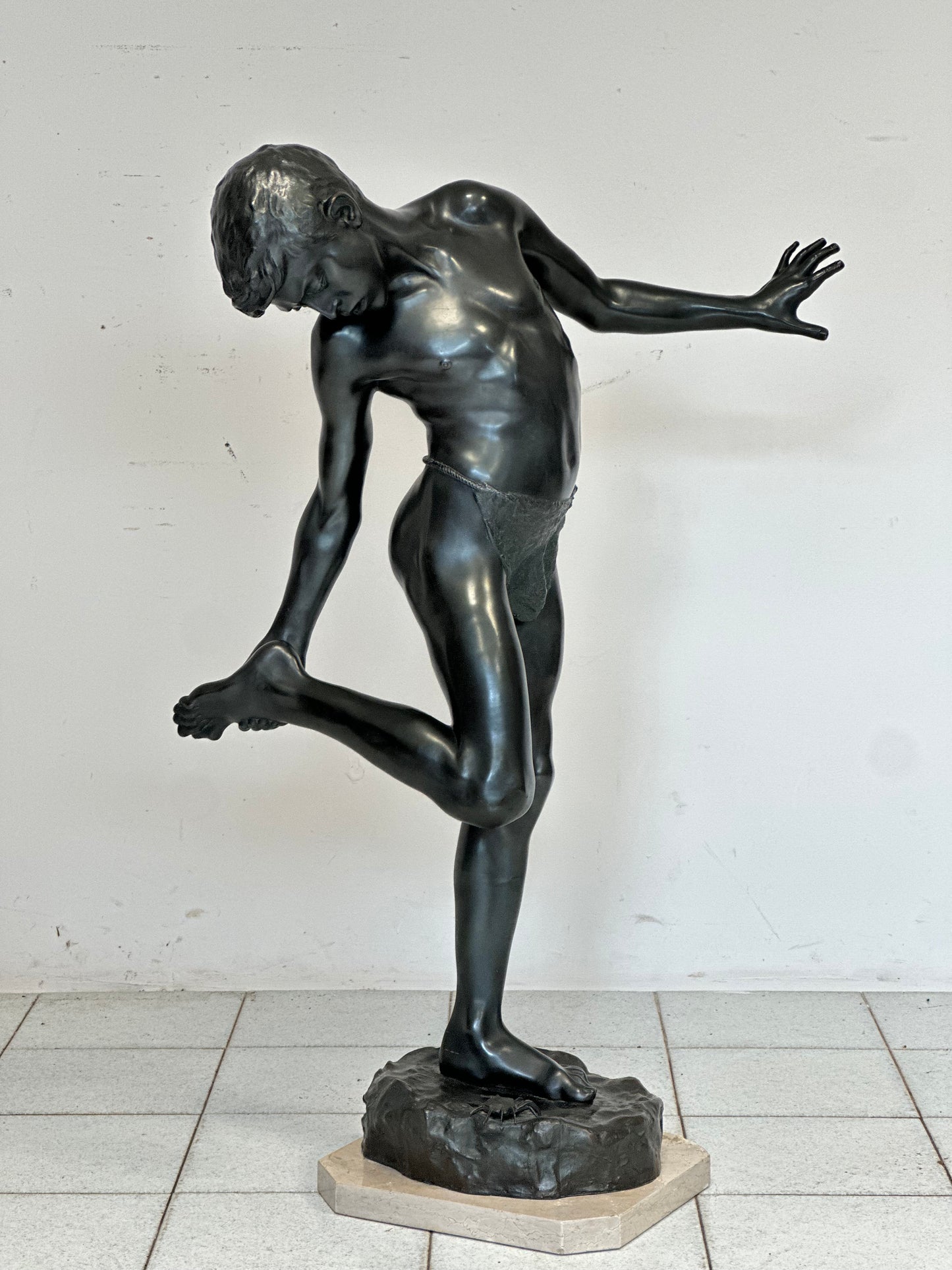 Fanciullo morso da un granchio . Bronzo.  Altezza 103 cm