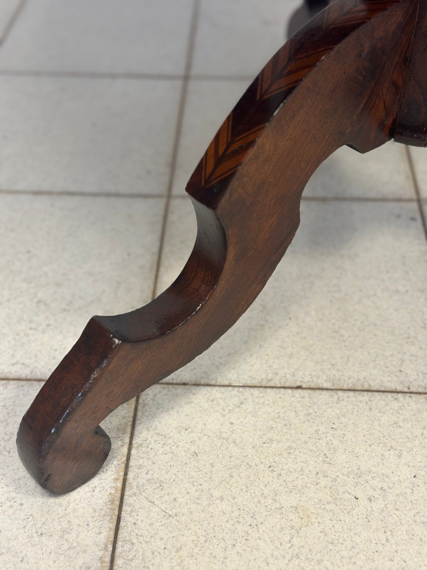 Tavolino-Rolo -intarsiato rotondo seconda metà 1800