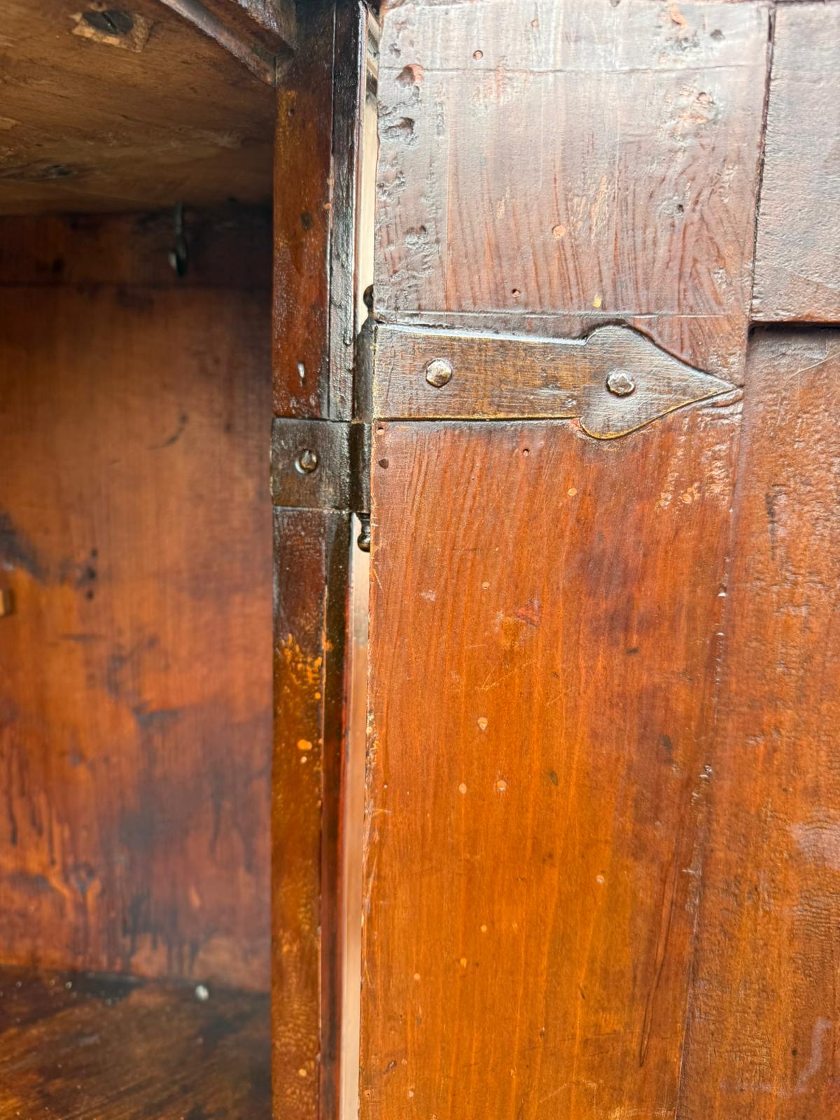 Corner cupboard in walnut curved on the front. Genoa 18th century