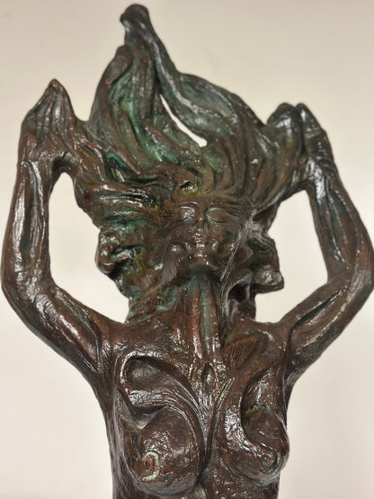 Scultura in bronzo patinato Fanciulla al vento . XX secolo altezza 174 cm