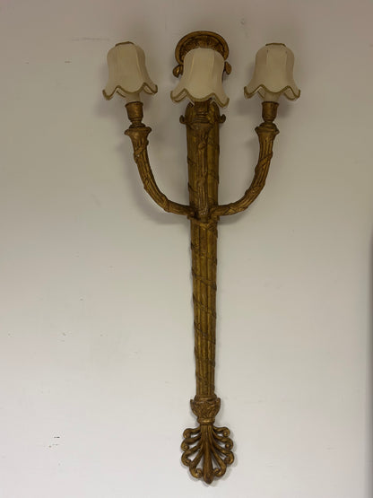 Grande applique Luigi XVI in legno intagliato e dorato