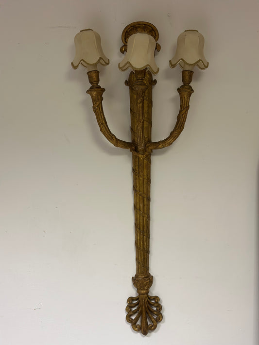 Grande applique Luigi XVI in legno intagliato e dorato