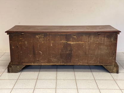 Walnut chest. Reggio Emilia 17th century