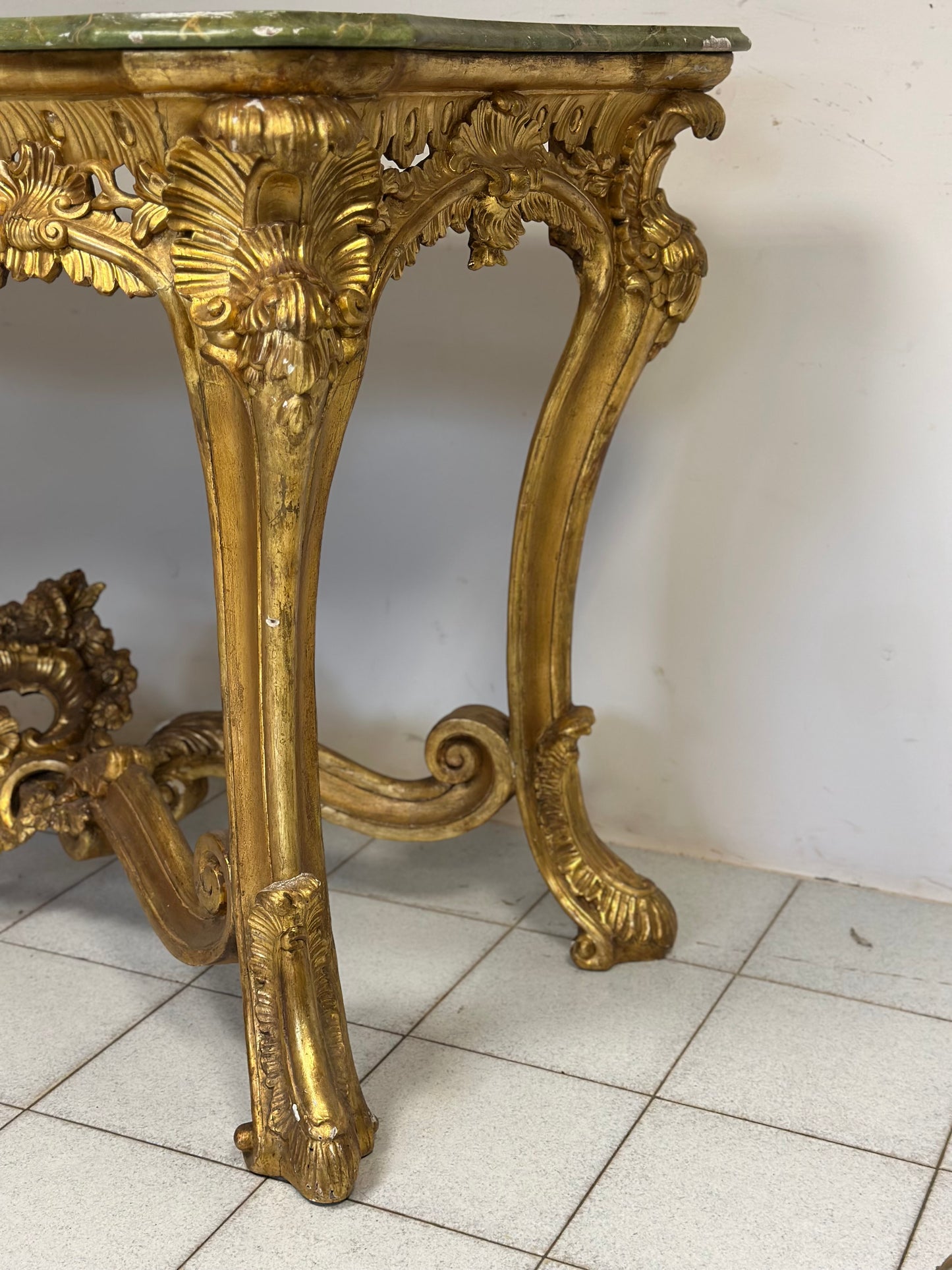 Consolle in legno intagliato e dorato .Napoli XVIII secolo