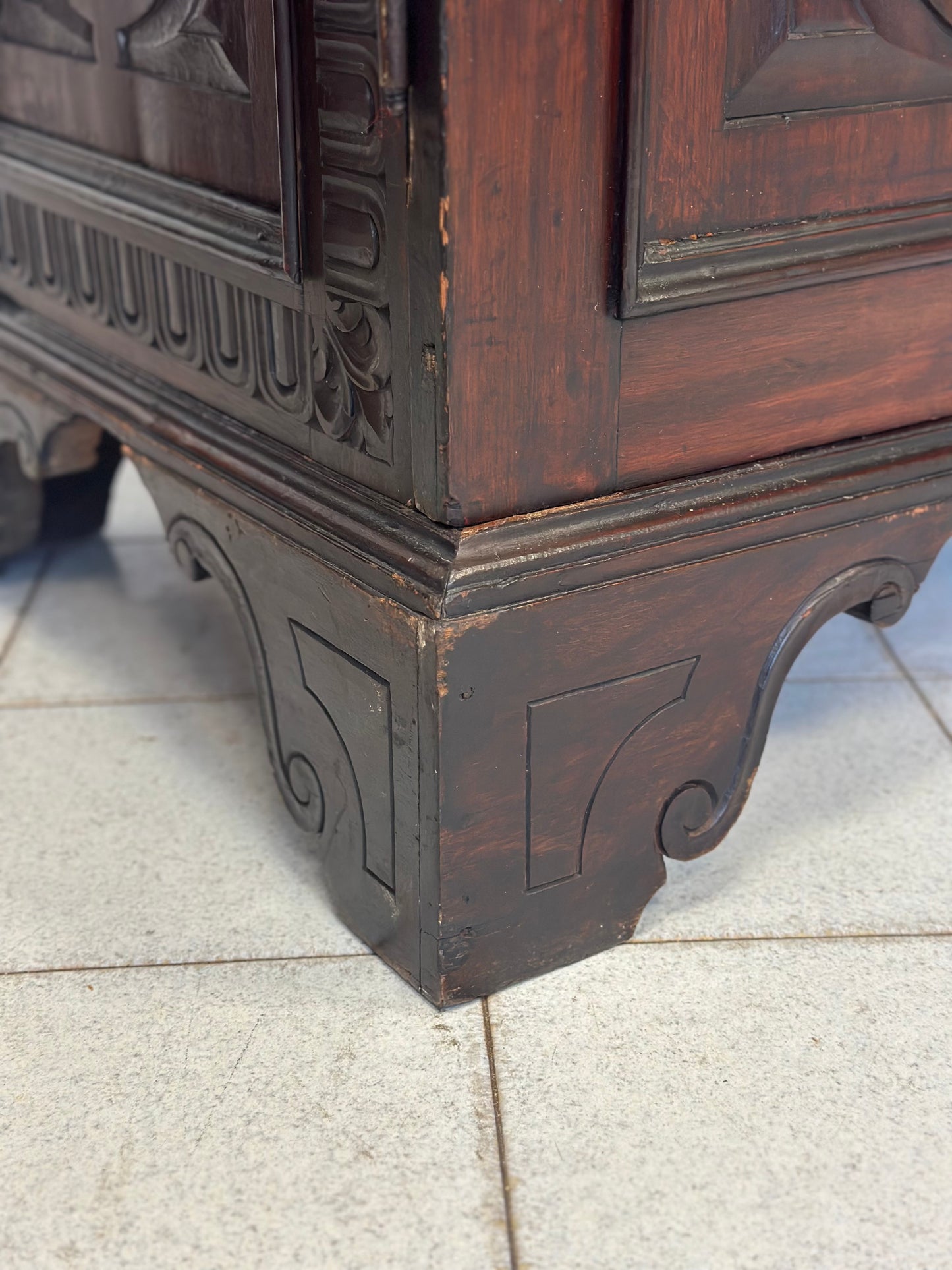 Credenza mezzo armadio.   Genova Luigi XIV