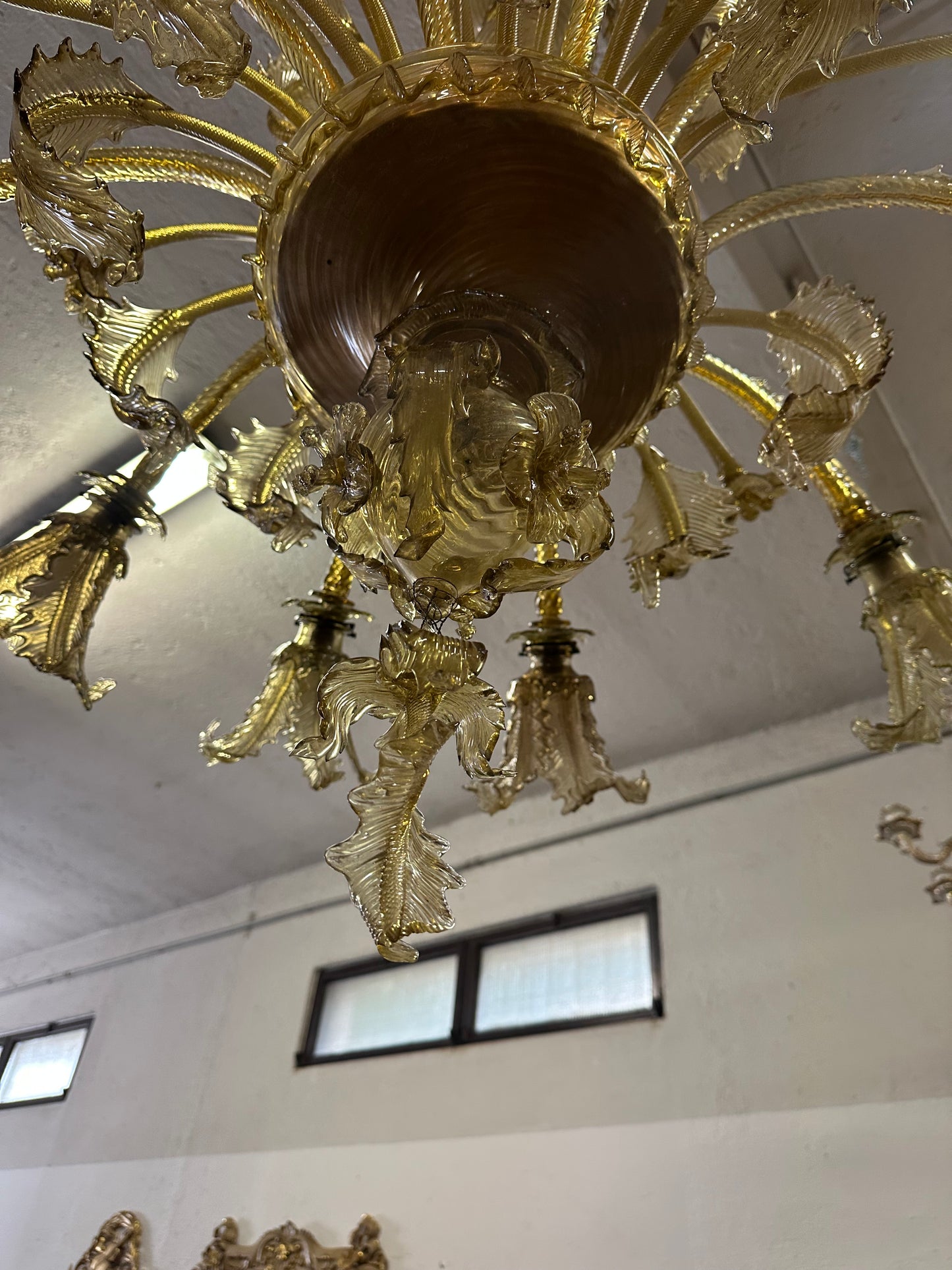 Lampadario in vetro di Murano. Barovier & Toso ( Venezia ) Primi XX secolo.  154 x 124.