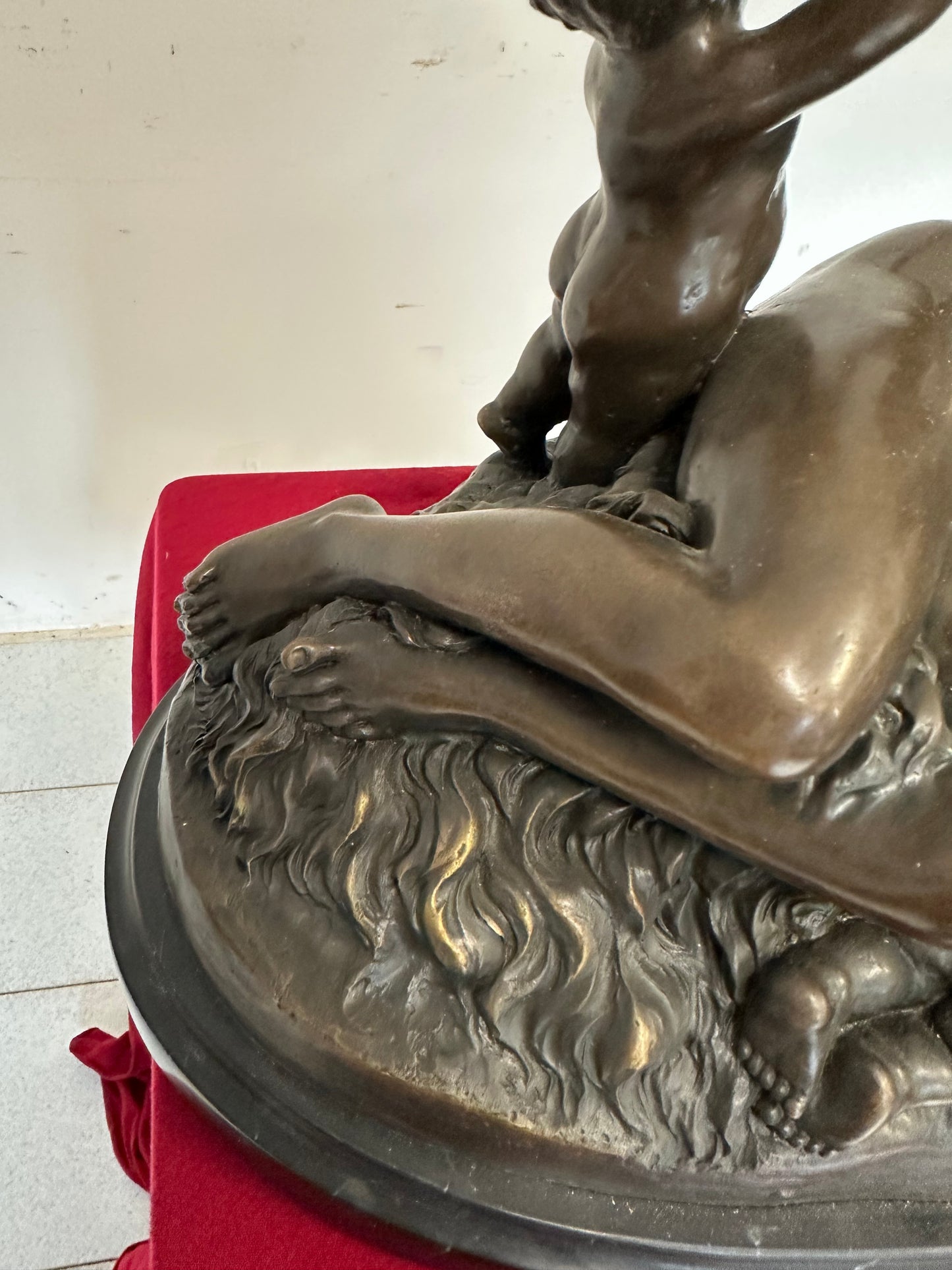 Scultura in bronzo firmata . XX secolo