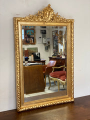 Specchiera dorata con stemma . Lombardia XIX secolo