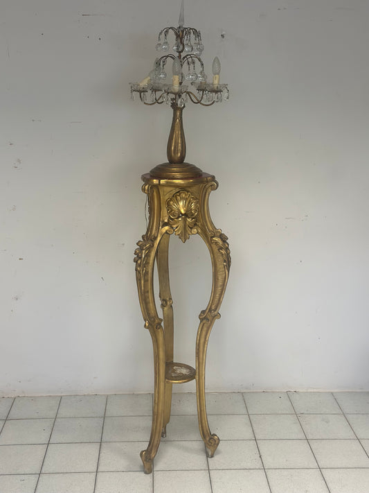 Trespolo porta Lampada in legno intagliato dorato . Lombardia 800