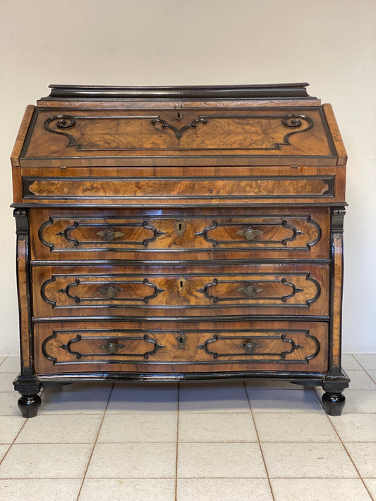 Lombard shaped Louis XV desk. Milan, early 18th century