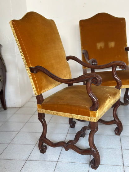 Gruppo di quattro troni  a ossa di montone . Lombardia fine
600