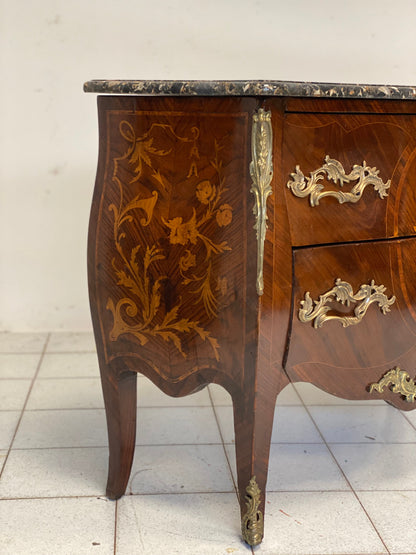 Cassettone
bombato fronte e fianchi Napoleone III   800 restauro eseguito