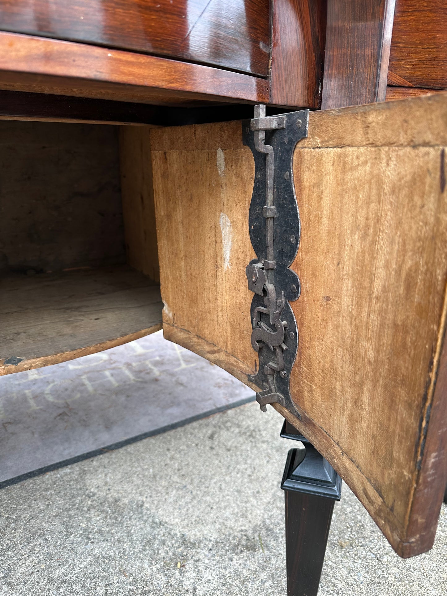 Scrivania a mazzarina da centro Luigi XVI.   Genova 700