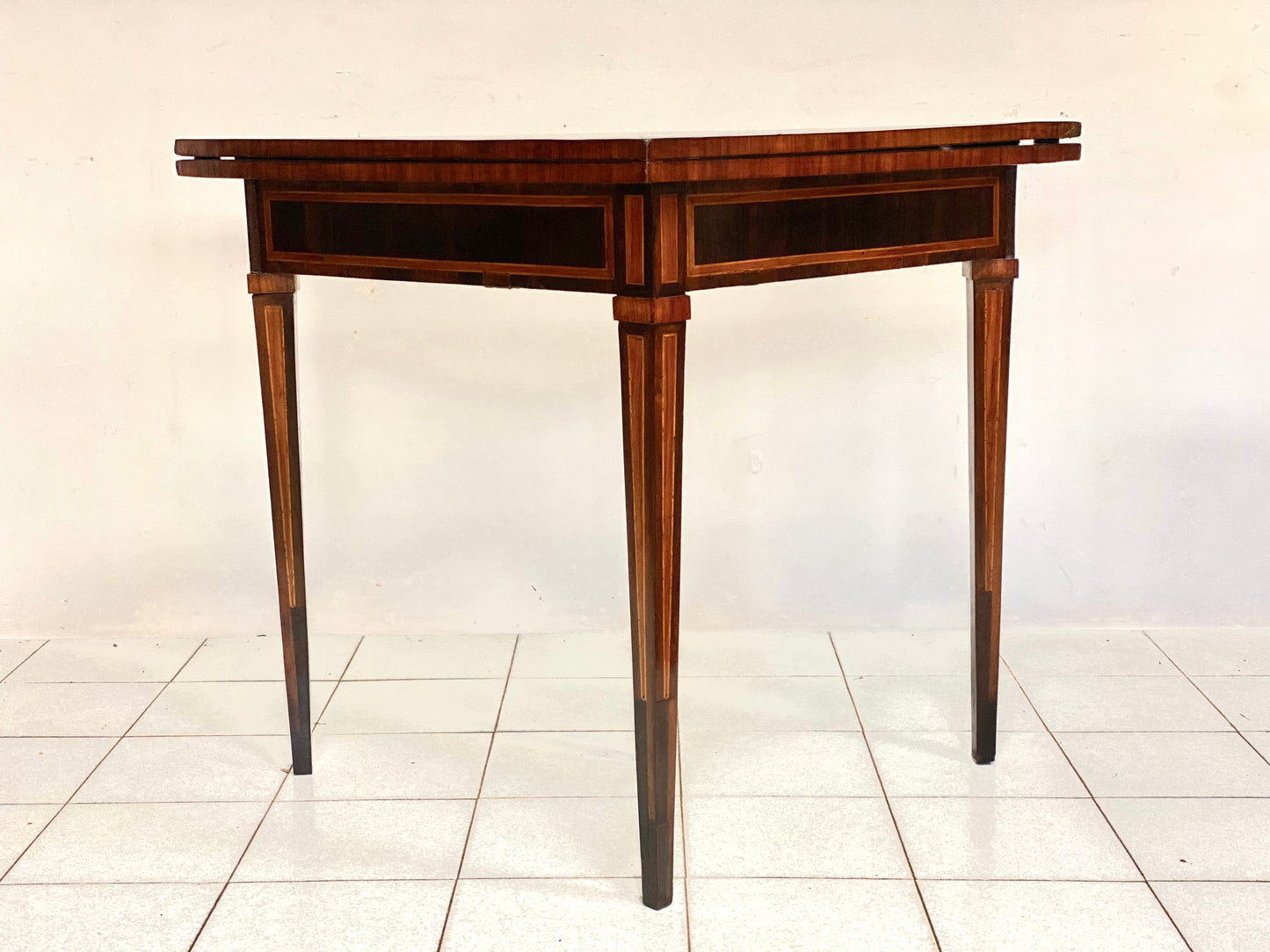 Tavolino da gioco luigi xvi . Genova fine 700.
