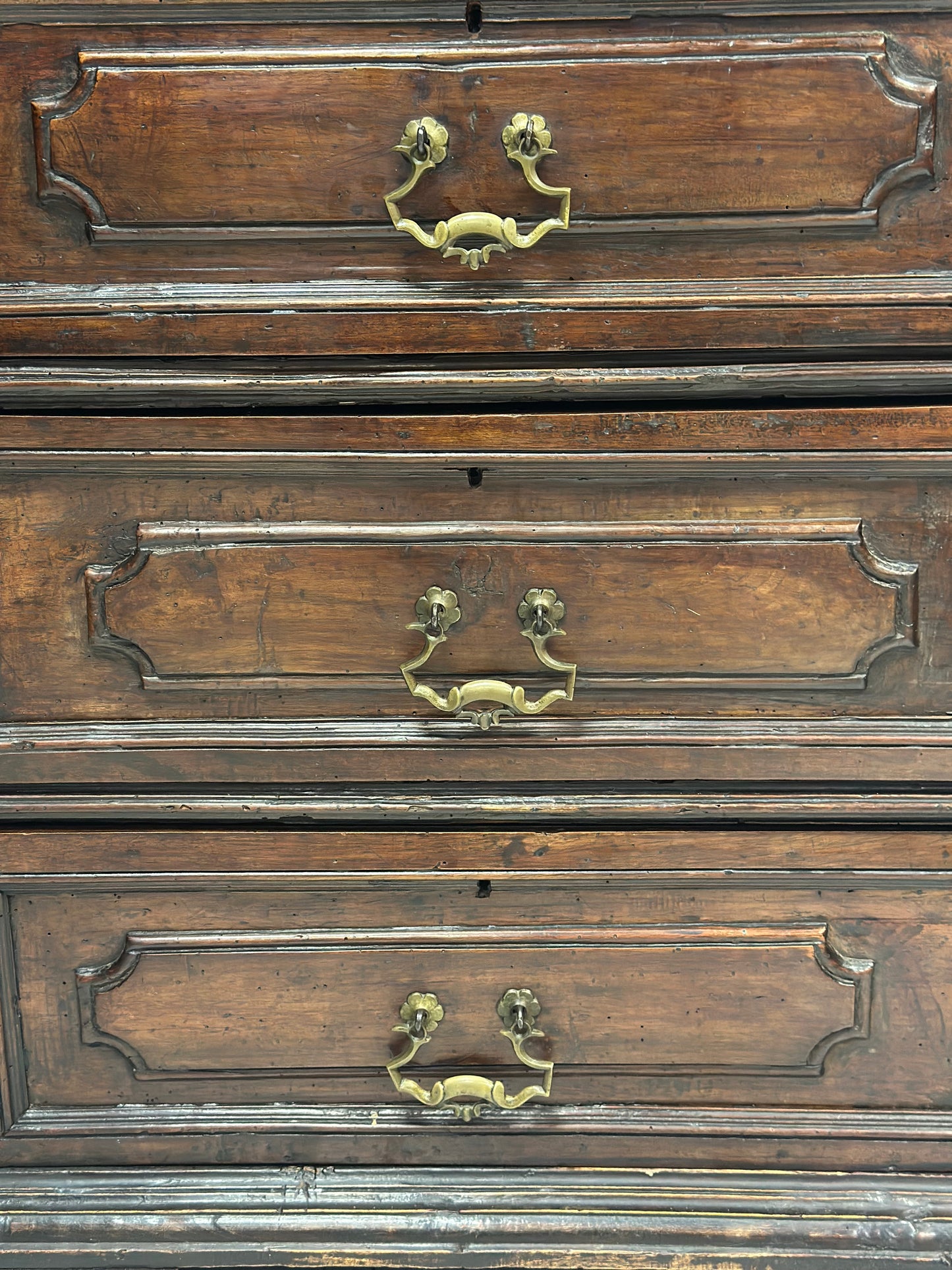 Buffettone a tre cassetti.  Emilia XVII secolo