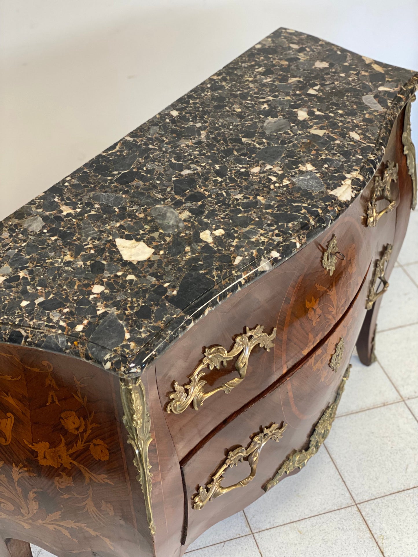 Cassettone
bombato fronte e fianchi Napoleone III   800 restauro eseguito