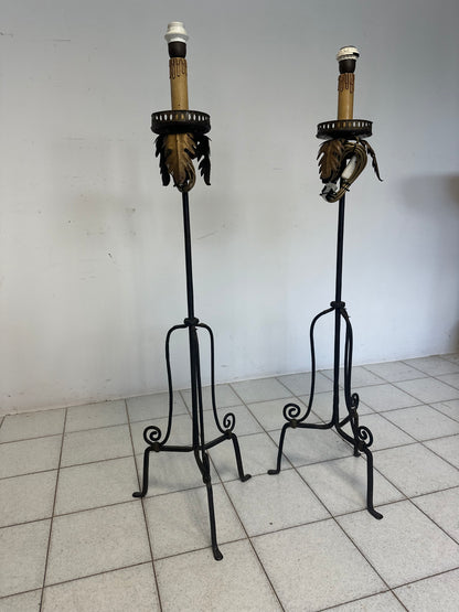 Coppia di torcere in ferro battuto . XIX secolo 120 cm