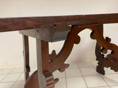 Tavolo fratino con gambe lira . Lombardia XVII secolo