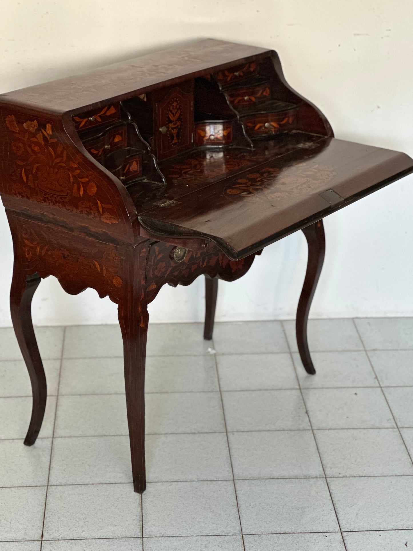 Ribalta olandese intarsiata.   XIX secolo.  Restaurata