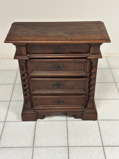 Cassettone Comodino Barocco luigi XIV . Toscana XVII secolo