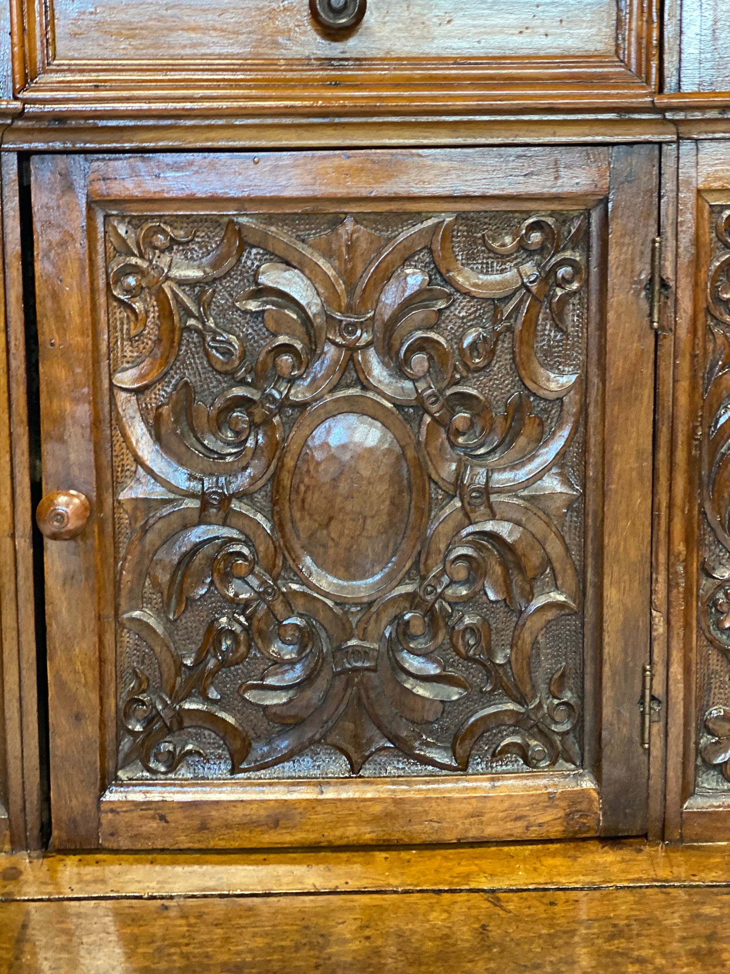 Sculpted kneeler. Lombardy early 17th century