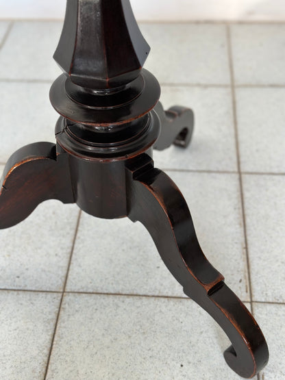Tavolino ottagonale a vela . Milano prima metà 800.  Restaurato