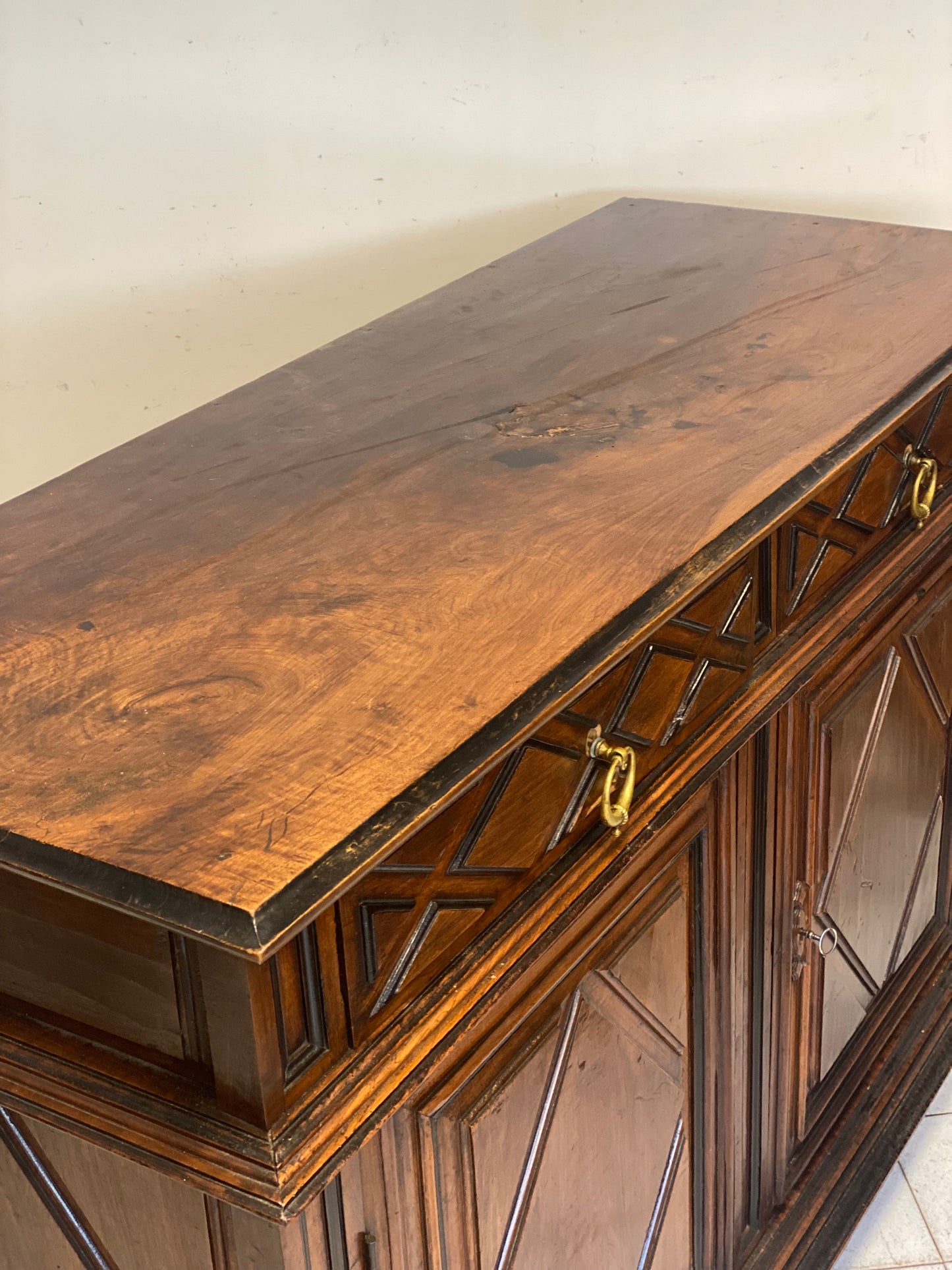 Credenza in noce Luigi XIV Lombardia Piemonte XVII secolo