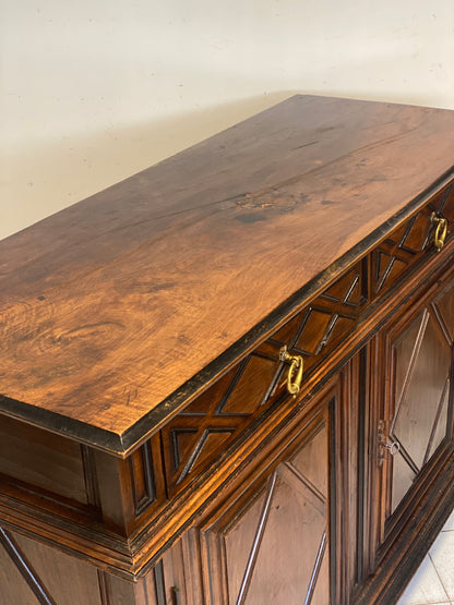 Credenza in noce Luigi XIV Lombardia Piemonte XVII secolo