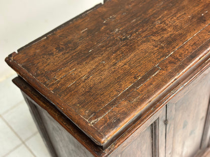 Credenza rustica Luigi XIV . Emilia fine 600 inizio 700