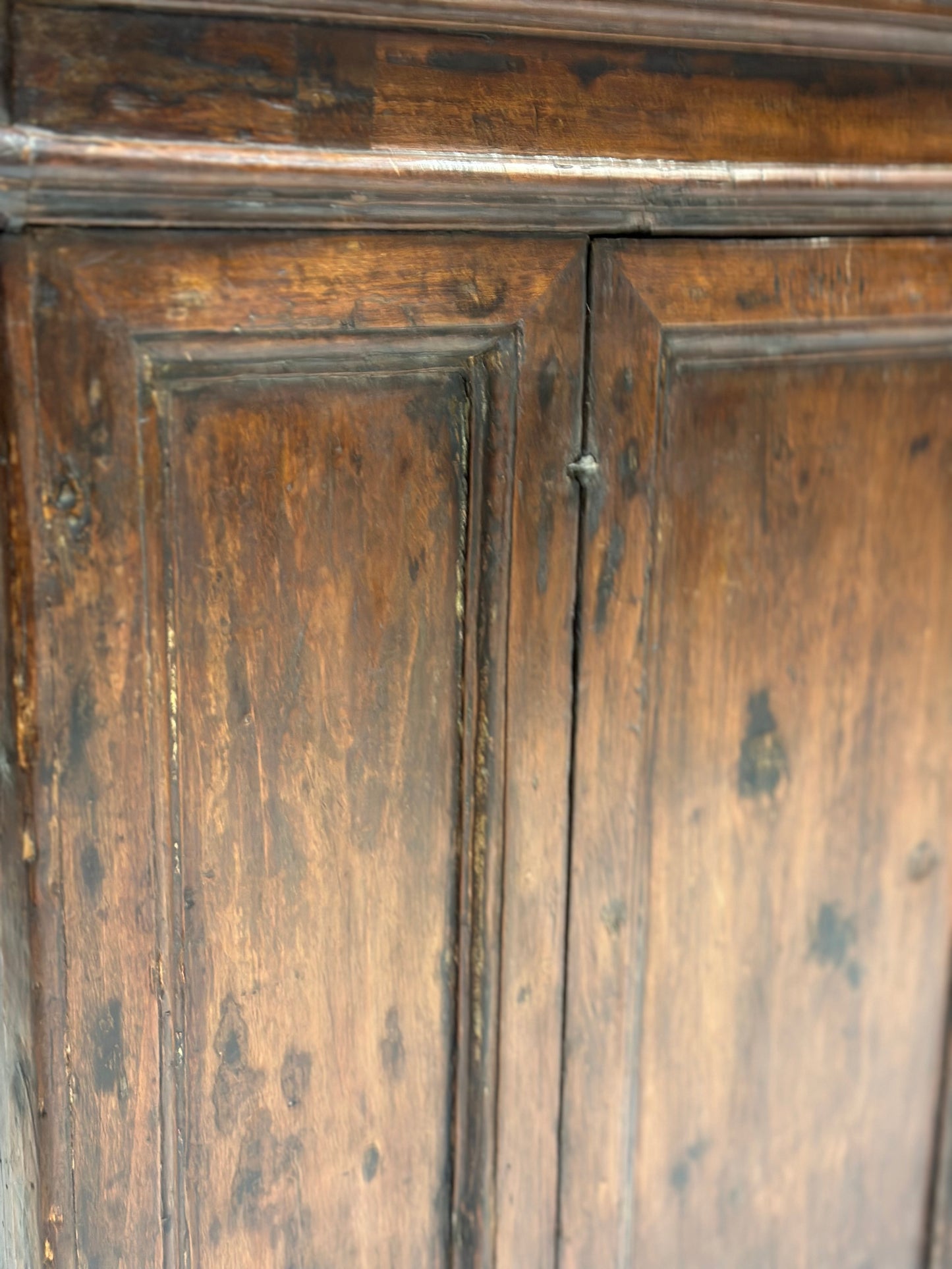 Credenza rustica Luigi XIV . Emilia fine 600 inizio 700