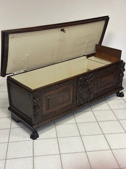 Cassapanca nobiliare rinascimentale lombarda città di Bergamo primo 600 XVII secolo