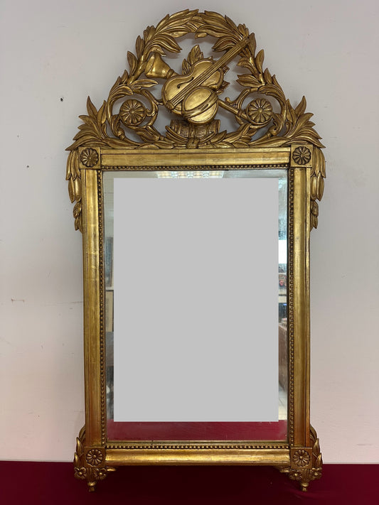 Specchiera in legno intagliato e dorato a foglia.   Toscana epoca impero  prima metà 800
