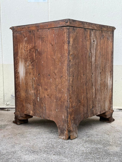 Corner cupboard in walnut curved on the front. Genoa 18th century