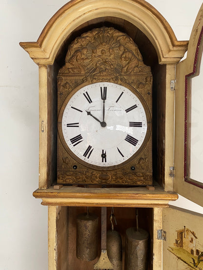 Orologio a pendolo da terra laccato e dipinto . XIX secolo