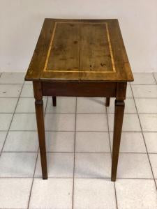 Louis XVI walnut table. Modena late 18th century