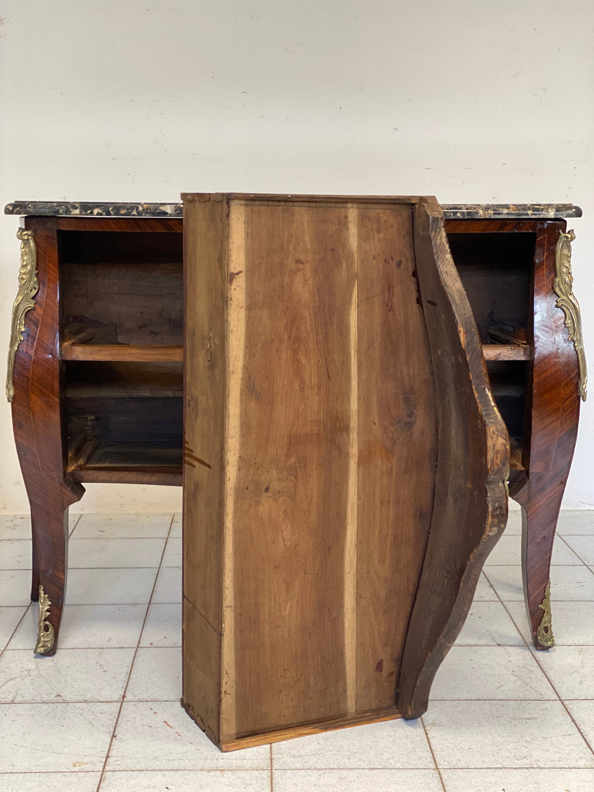 Cassettone
bombato fronte e fianchi Napoleone III   800 restauro eseguito