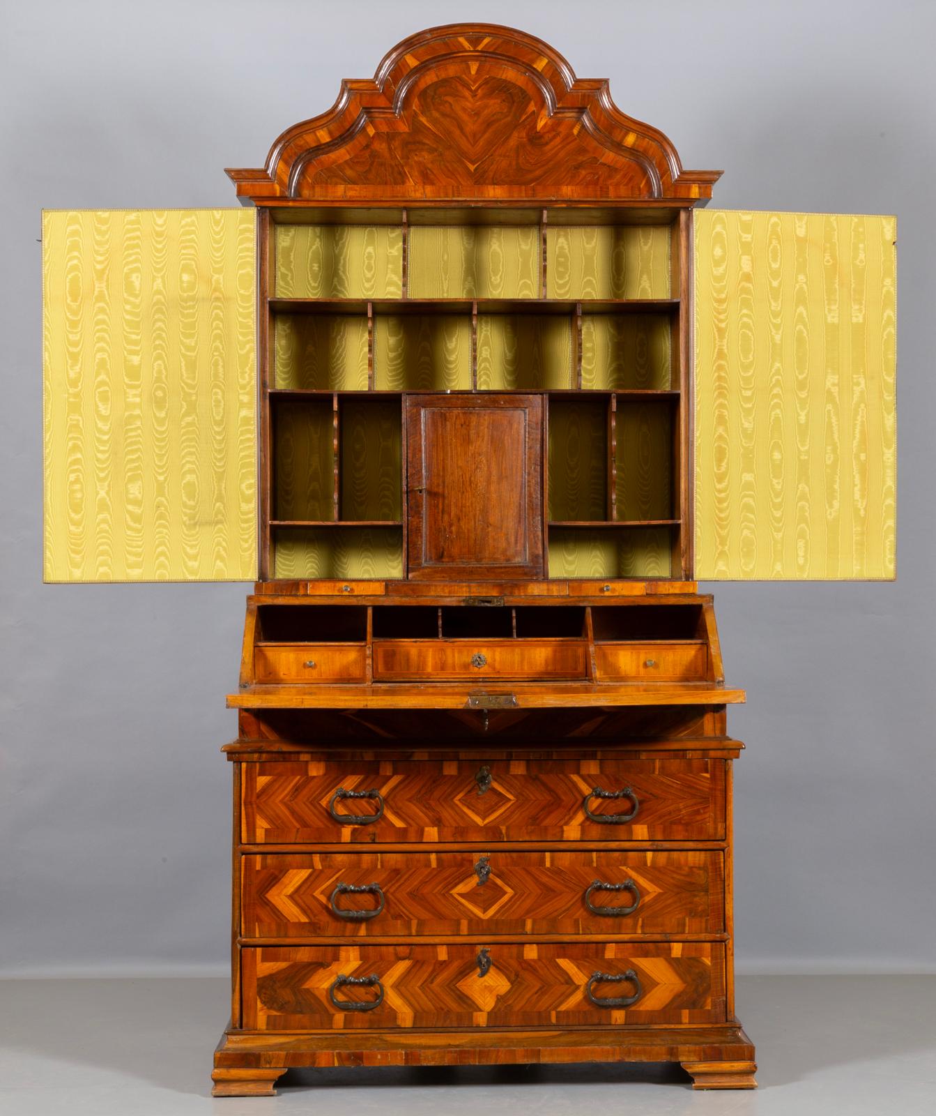 Trumeau lastronato in carrubo . Venezia Luigi XIV primi 700