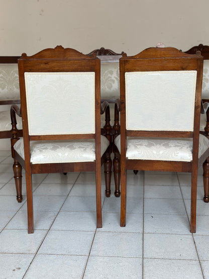 Gruppo di cinque poltrone lombarde Carlo X in noce. Prima metà XIX secolo. Restaurate
