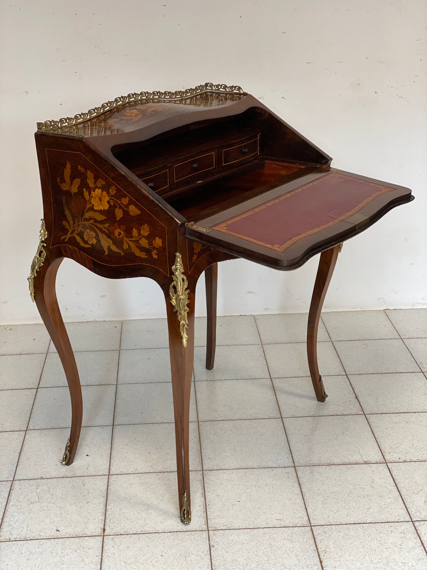 Ribalta lastronata intarsiata . Napoleone III 1870