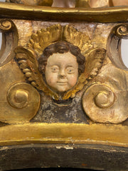 Angelo porta cero laccato dorato in legno scolpito . Centro Italia prima metà 600 . Altezza 124 cm