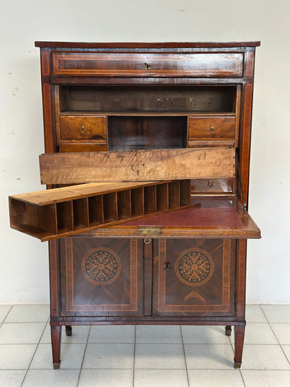 Secretaire Luigi XVI . Milano fine 700. Restaurato