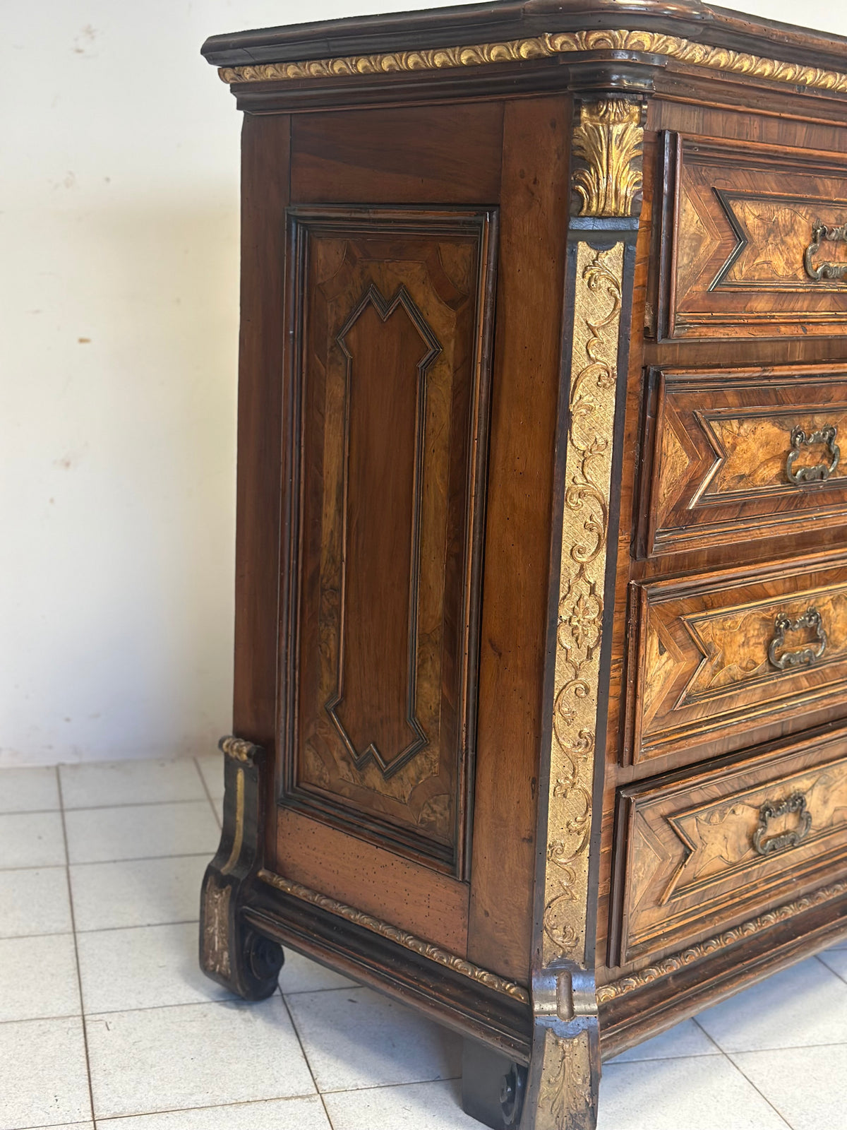 Canterano Lombardo Luigi XIV .Milano fine 600 inizio 700