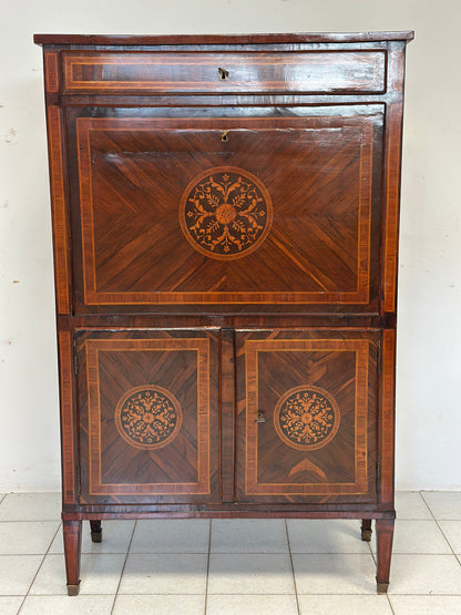 Secretaire Luigi XVI . Milano fine 700. Restaurato