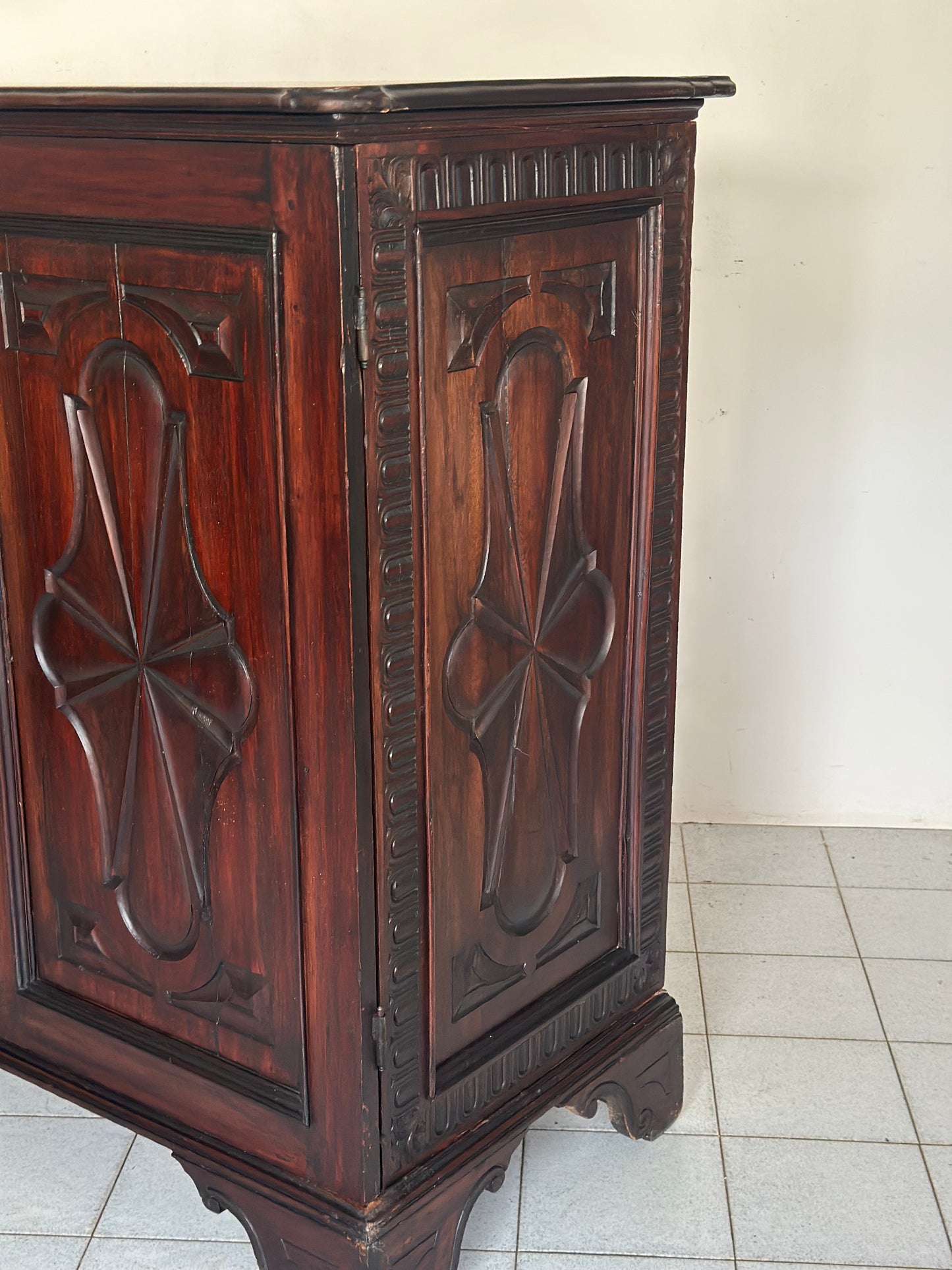 Credenza mezzo armadio.   Genova Luigi XIV