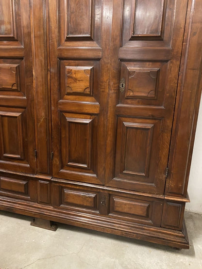 Armadio quattro porte Luigi XIV . Modena pieno 600