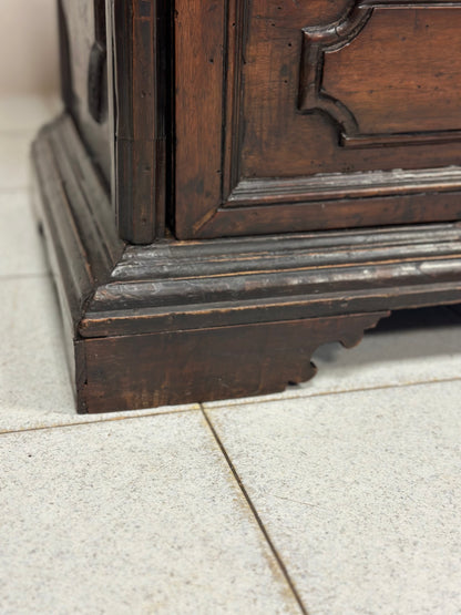 Buffettone a tre cassetti.  Emilia XVII secolo