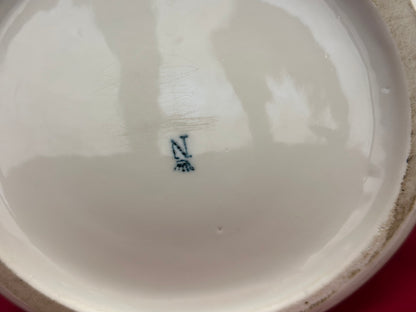 Coppia di vasi con coperchio in porcellana. Capodimonte primi anni 900