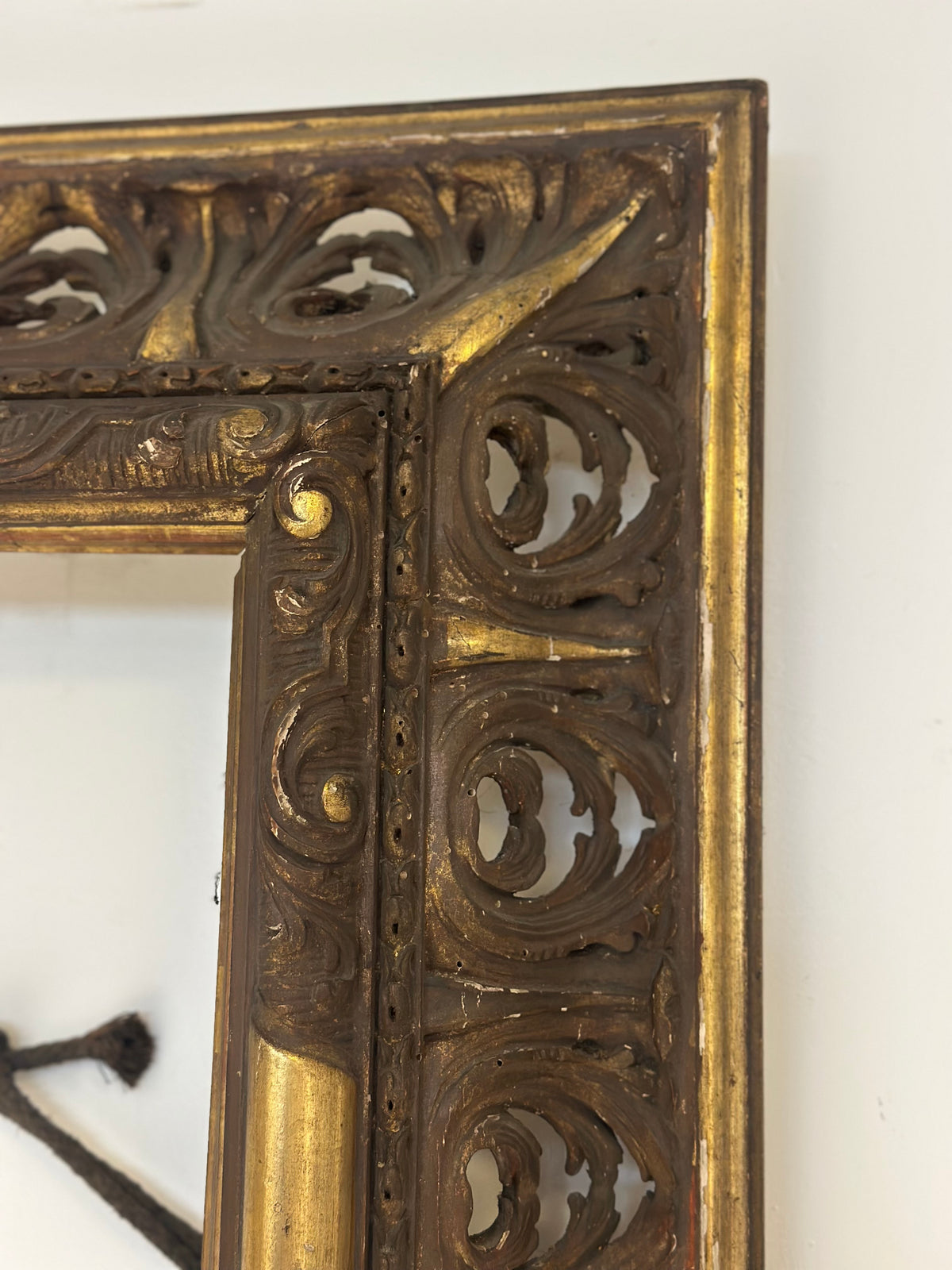 Cornice in legno traforato dorato ebanizzato.
Lombardia prima metà 800. 108 x 92